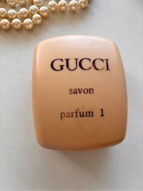 Gucci Peach-Tone Savon Parfum 1 Soap Box & Dish